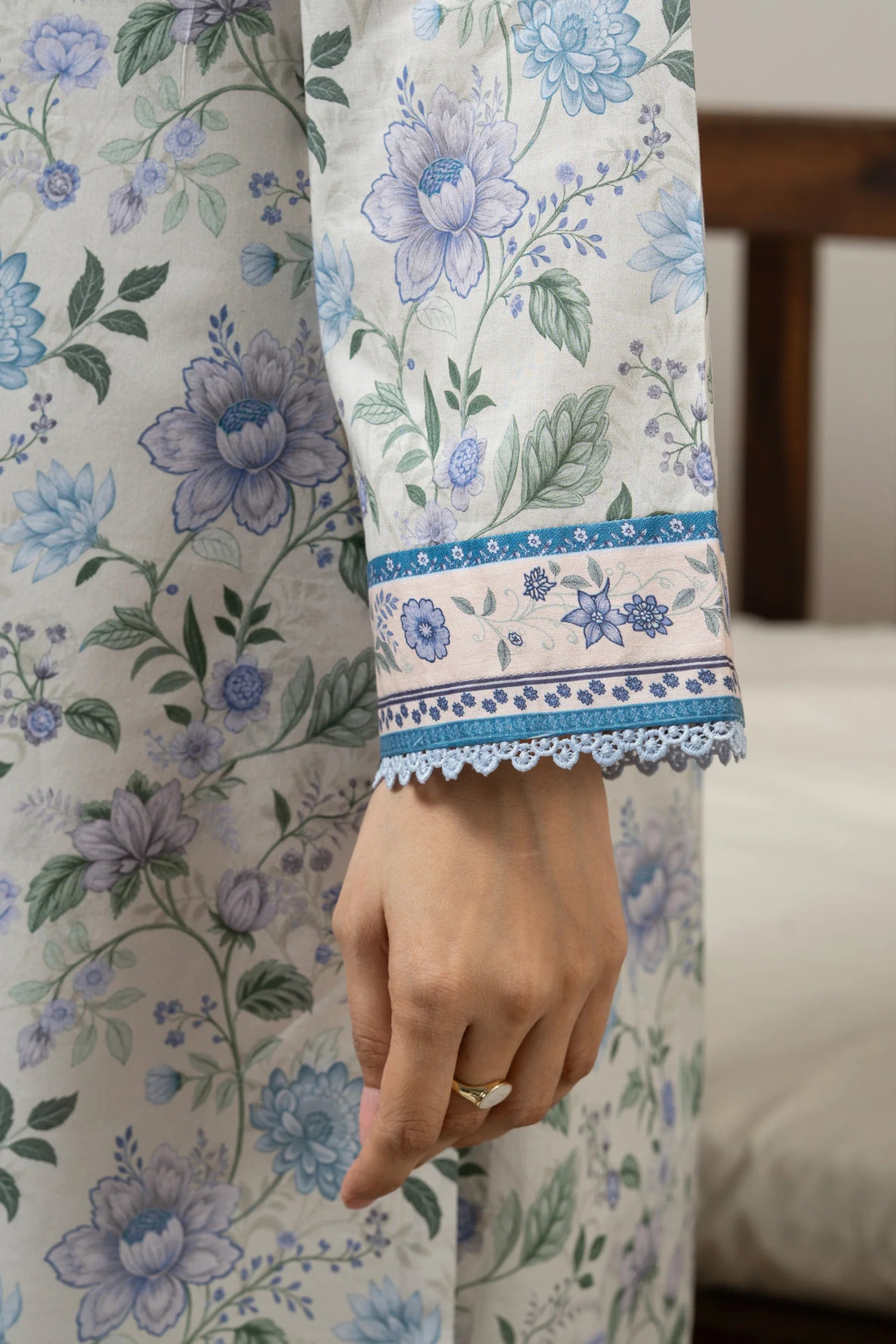 PRINTED LAWN UNSTITCHED 3 PIECE SUIT