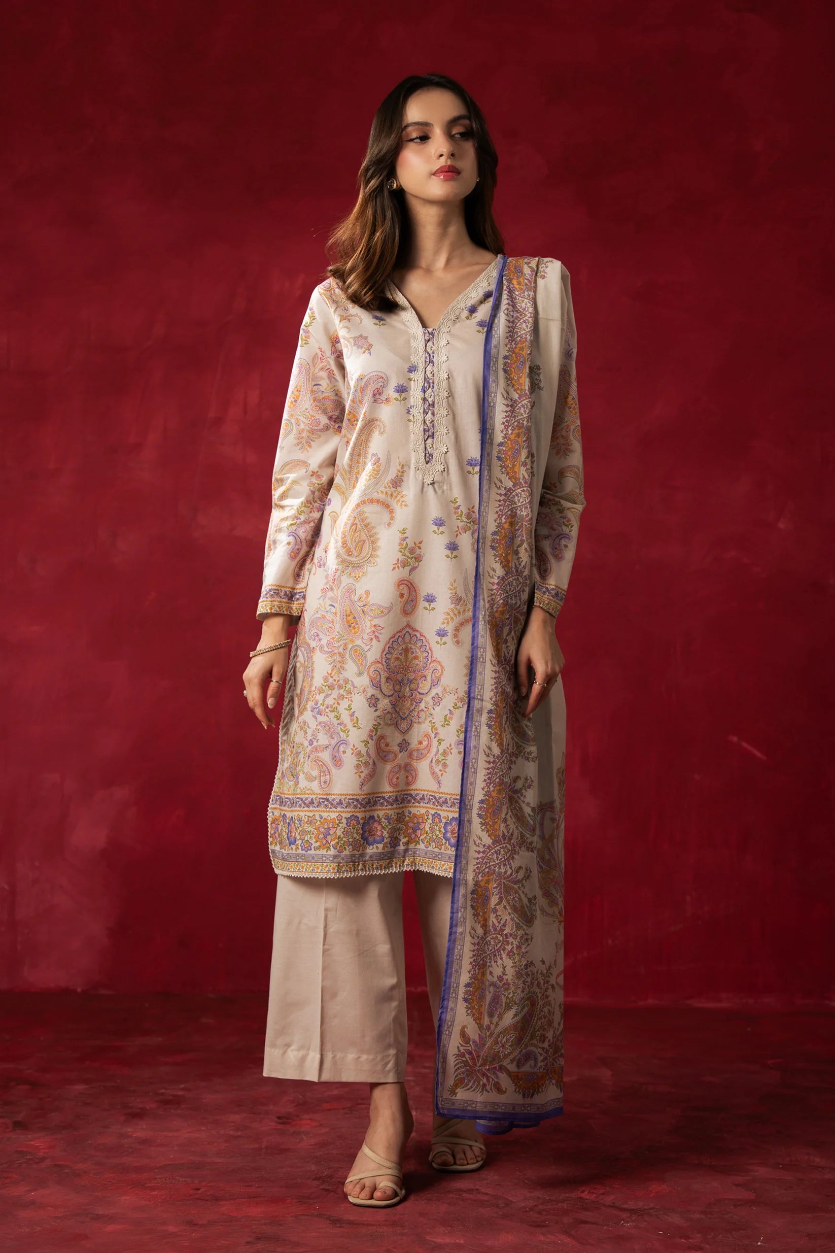 PRINTED LAWN UNSTITCHED 3 PIECE SUIT