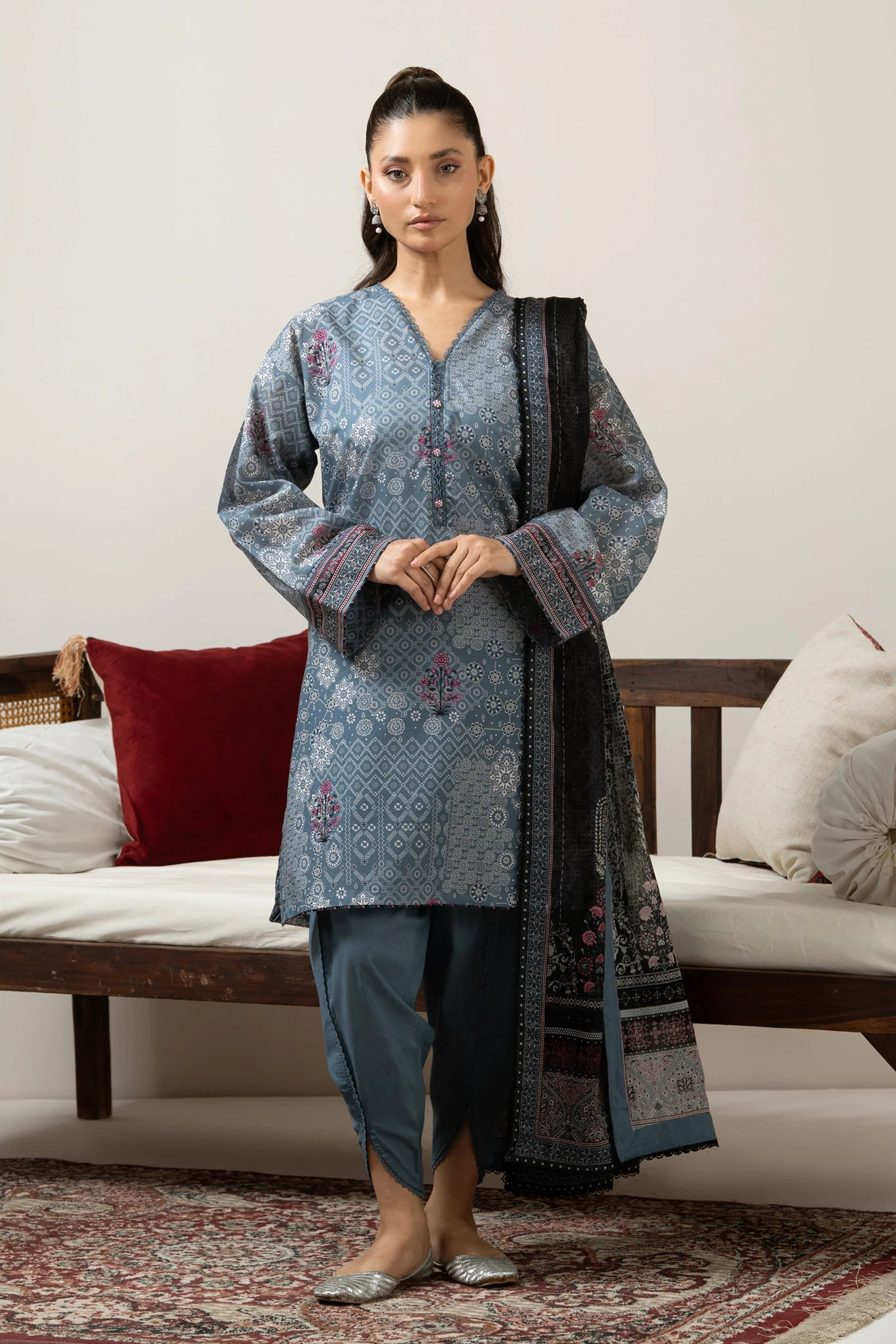 PRINTED LAWN UNSTITCHED 3 PIECE SUIT