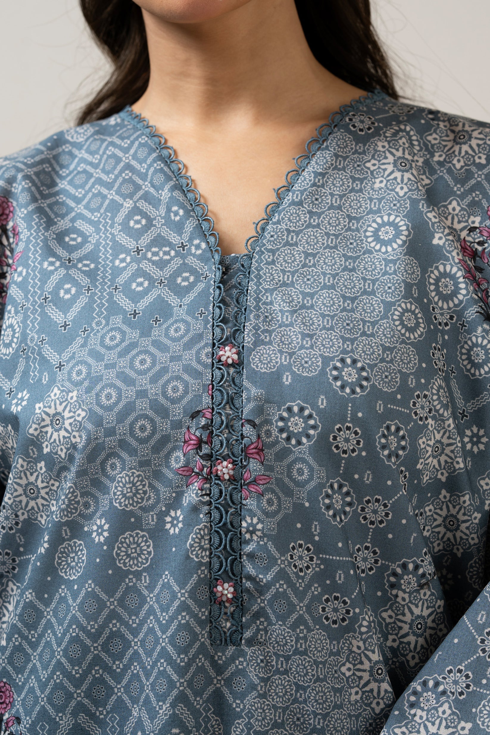 PRINTED LAWN UNSTITCHED 3 PIECE SUIT